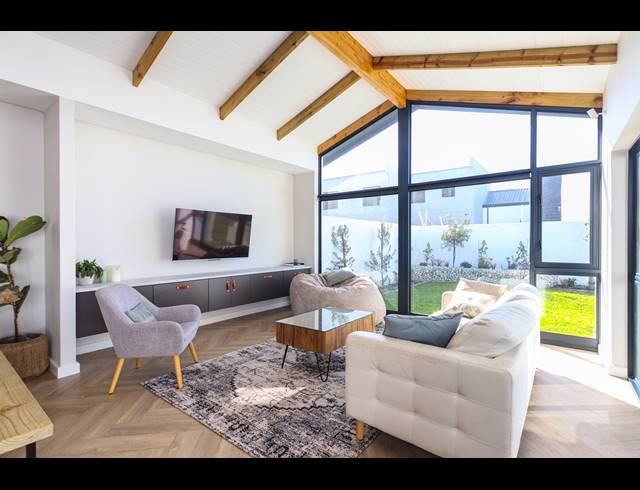 4 BEDROOM FREEHOLD FOR SALE IN SANDOWN